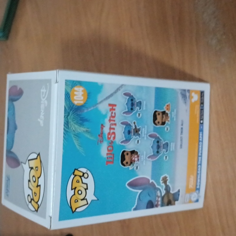Disney Stitch with Ukulele Funko Pop - Picture 2 of 5